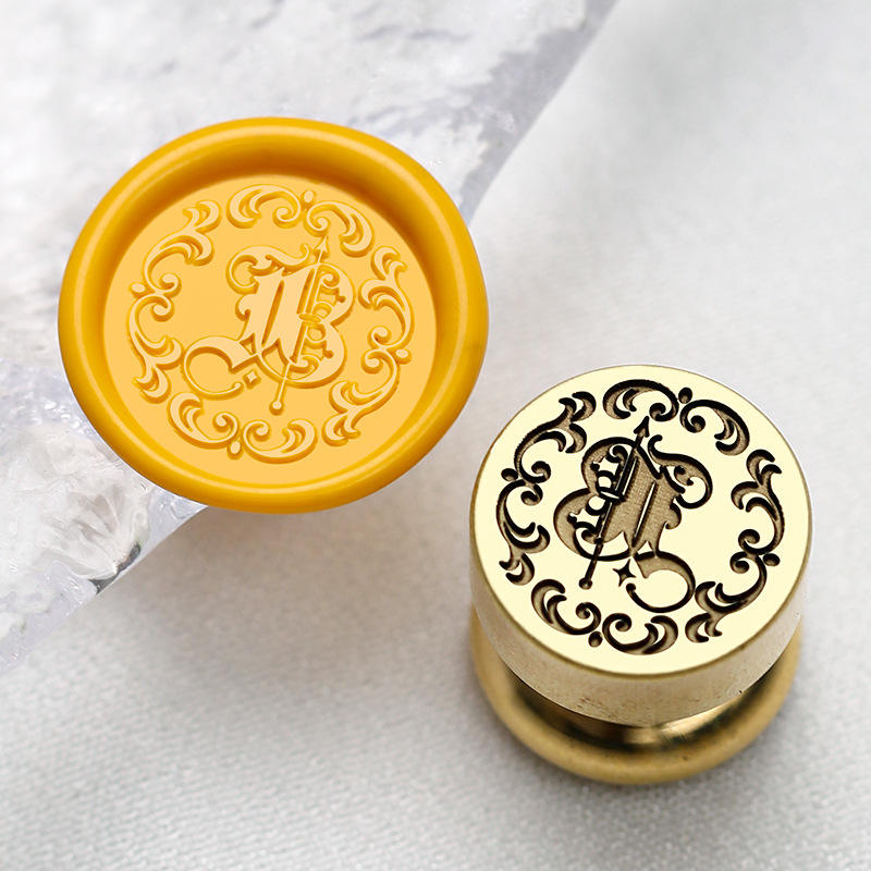 Lettre gothique B (mini tête laser en cuivre)