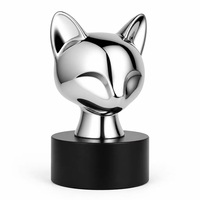 3D Metall-Sneaker-Trophäe mit Pyramiden- und Blumendesign Spiegelsilber-Finish Roségold-Sohle Benutzerdefiniertes Logo Auszeichnungs-Skulptur