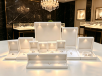 Boîte à bijoux LED blanche de luxe avec lumière pour bagues, boucles d'oreilles, pendentifs, bracelets – Idéale pour les propositions de mariage et l'emballage de présentation