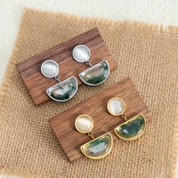 LT-F819 Boucles d'oreilles à la mode et élégantes résistantes à la décoloration Verre vintage Accessoires plaqués or Vente en gros à la mode
