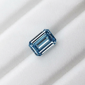 Diamant de laboratoire de 9 carats VS2, taille émeraude, couleur bleu fantaisie, diamant non monté - Product Image 1