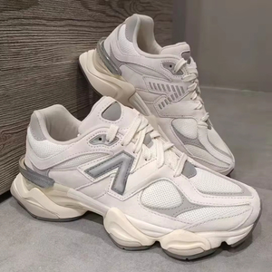 Baskets de luxe personnalisées 9060 Chaussures de course et de marche d'extérieur antidérapantes de style rétro pour le printemps - Product Image 1