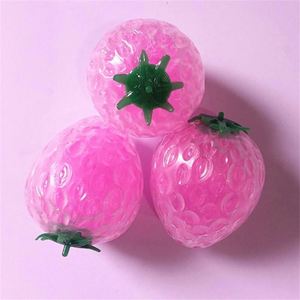 Vente en gros usine Mini jouets anti-stress souple en forme de légumes et fruits (Fraise, Raisin) pour enfants, à prix abordable - Product Image 4