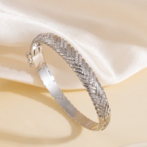 <b>Copper</b> Alloy V-Shaped <b>Bracelet</b> Micro Set Zircon Gold And Silver Women's Jewelry Gift Geometric Design - Product Image 2
