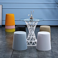 Tabouret en plastique de style nordique pour la maison, tabouret de balcon et de salle de bain, chaise de salle à manger d'Europe du Nord, panier de rangement en plastique