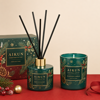 Set Hadiah Lilin Aromaterapi dan Reed Diffuser Aikun Red Glass Christmas Boxed dengan Reed Hitam dan Tas Jinjing untuk Hadiah Perusahaan