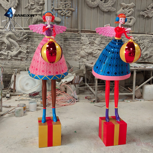 Installation féerique festive-<span class=keywords><strong>Fées</strong></span> de dessins animés FRP avec ailes scintillantes et boules cadeaux géantes pour présentoirs de magasins de vacances - Product Image 2