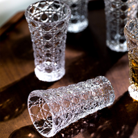 Petites coupes à vin en verre épaissi à motifs en relief, coupes à liqueur blanches, coupes individuelles de petite taille, bouteilles de liqueur robustes