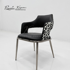 Fauteuil de salle à manger personnalisable en cuir PU Keynes, imprimé léopard, pieds en métal, vente en gros pour la maison et le commerce - Product Image 3