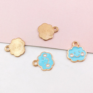 Broche de esmalte de la serie de TV americana El Silencio de las Vacas, con diseño de polilla de terror, insignia metálica para mochila, accesorios de ropa y joyería - Product Image 1