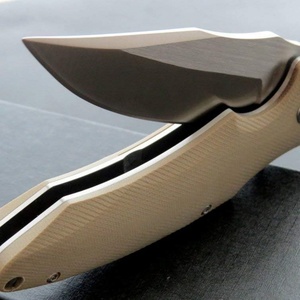 Couteau pliant en acier inoxydable D2 personnalisé OEM avec manche G10 pour le camping tactique et le bricolage - Product Image 6