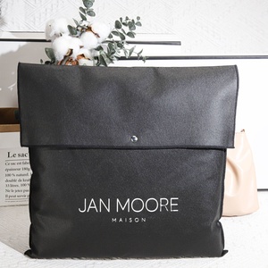 Biểu Tượng Tùy Chỉnh In Không Phụ Nữ Vải Phong Bì Quần Áo Bao Bì Túi Bụi Với Nút <span class=keywords><strong>Snap</strong></span> Soild Flap Túi Bụi Cho Túi Xách - Product Image 1