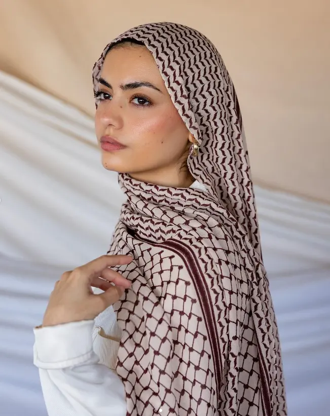 2024 lenço modal de tecido Keffiyeh Hijab respirável liso leve estampado chiffon Kuffiyeh de venda quente