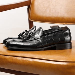 Chaussures habillées en cuir de vachette gaufré élégantes pour hommes avec pompons, à enfiler, style décontracté - Product Image 3