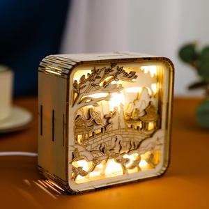 Lámpara de Noche Pequeña de Madera Tallada de Wonderland, Regalo Turístico, Regalo Creativo, Decoración Cultural Creativa de Madera, Lámpara de Noche OEM - Product Image 5