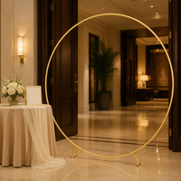 Arche circulaire dorée pour cérémonie de mariage avec design ouvert pour drapage de tissus, zones photo et réceptions