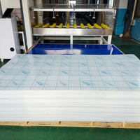 Feuille acrylique à haute transmission 96*48 pouces, taille personnalisée pour la décoration de fenêtres et la protection de sécurité