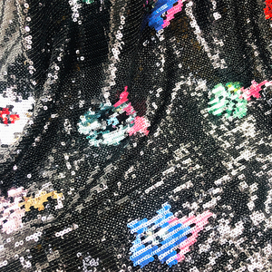 Tissu en maille noire à paillettes 100% polyester de haute qualité, couleur irisée, broderie florale, pour la conception de vêtements de mariage pour femmes - Product Image 4