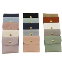 Sacs de luxe carré portable avec logo personnalisé sacoche avec bouton en cuir pour bijoux bague collier avec carte à insérer