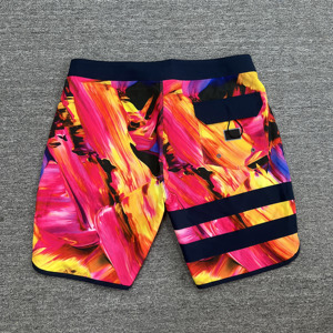 Shorts de bain décontractés pour hommes à imprimé serpent, séchage rapide, taille mi-haute, avec cordon de serrage et rayures latérales - Product Image 4