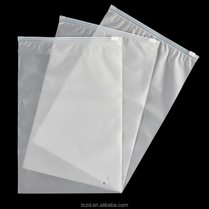 Sac en plastique transparent PE avec fermeture éclair et impression en gravure pour vêtements, sac en plastique à fermeture éclair en gros - Product Image 6