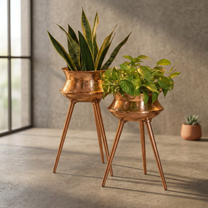 Jardinières modernes du milieu du siècle en cuivre, faites à la main, sur trépied, ensemble de vases décoratifs d'intérieur - Product Image 5
