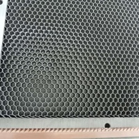 Rejillas de Ventilación Industriales de Acero con Protección EMI, Insonorizadas, Impermeables y Antiarañazos para una Eficiencia de Ventilación