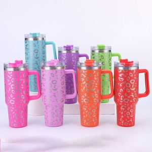 Gobelet isotherme en acier inoxydable de 40 oz avec poignée et paille, logo personnalisable, motif léopard, tasse de voyage pour voiture, 12 couleurs - Product Image 3