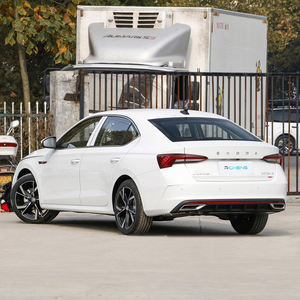 <span class=keywords><strong>Precio</strong></span> barato Exportación de coche <span class=keywords><strong>Skoda</strong></span> <span class=keywords><strong>Octavia</strong></span> 5 puertas 5 asientos sedán de gas coche de gasolina vehículo - Product Image 5