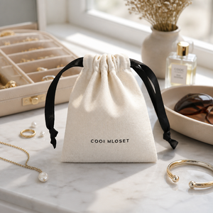 Pochette à cordon en toile avec logo personnalisé, sac cadeau anti-poussière de 7 pouces pour le rangement de colliers, boucles d'oreilles et bagues - Product Image 3