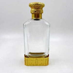 ขวดสเปรย์น้ำหอมทรงเหลี่ยมคุณภาพสูง Welllord Inc ขนาด 50/100/150 มล. ผลิตจากโลหะผสมสังกะสีสีทอง สำหรับเซรั่มบำรุงผิวและครีมกันแดด - Product Image 1