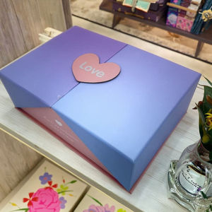 Scatola Regalo Rigida di Lusso Personalizzata con Doppia Porta Magnetica, Ecologica e Riutilizzabile, in Cartone Rigido con Rivestimento UV e Laminazione Opaca - Product Image 6