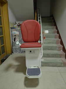 Fauteuil monte-<span class=keywords><strong>escalier</strong></span> motorisé à <span class=keywords><strong>prix</strong></span> d'usine <span class=keywords><strong>pour</strong></span> usage domestique, avec ceinture de sécurité et siège pivotant <span class=keywords><strong>pour</strong></span> personnes âgées et handicapées - Product Image 2