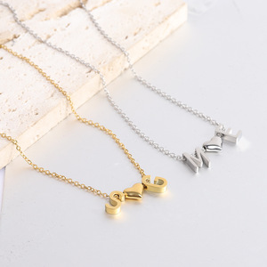 Collar con letras de acero inoxidable, colgante con alfabeto 3D, regalo de uso diario para mujer, joyería de moda - Product Image 1