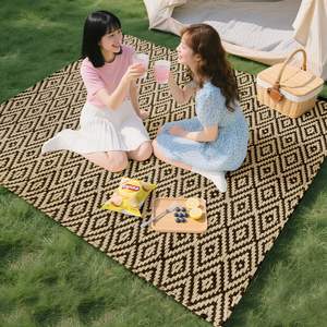 Esterilla de Picnic Rectangular con Patrón de Diamantes Marrón, Impermeable, para Acampar al Aire Libre, para Uso en Salidas de Primavera - Product Image 1