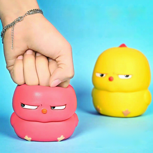 Juguetes de descompresión de pollo amarillo pequeño y lindo, de PU de rebote lento, de plástico, para aliviar el estrés, regalos divertidos para niñas - Product Image 3