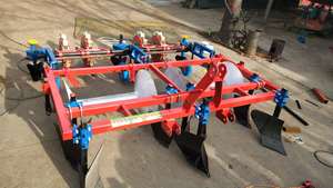 Plantation de paillis de maïs dans une zone aridée, machine de pose de sol plat à quatre rangées, de <span class=keywords><strong>film</strong></span>, de poinçonnage et d'ensemencement - Product Image 5