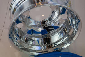 Roue en aluminium de haute qualité ODM OBM OEM 22.5 pouces pour camions et tracteurs aux normes américaines - Product Image 4