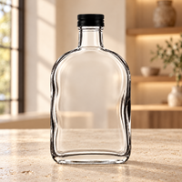 Bouteille plate en verre de 750 ml avec épaules cintrées pour l'emballage personnalisé de whisky, vodka, brandy, rhum, gin