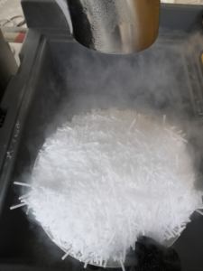 Máquina <span class=keywords><strong>de</strong></span> fabricación <span class=keywords><strong>de</strong></span> <span class=keywords><strong>hielo</strong></span> en escamas secas <span class=keywords><strong>de</strong></span> CO2 <span class=keywords><strong>de</strong></span> alta calidad <span class=keywords><strong>50</strong></span> <span class=keywords><strong>kg</strong></span> - Product Image 2