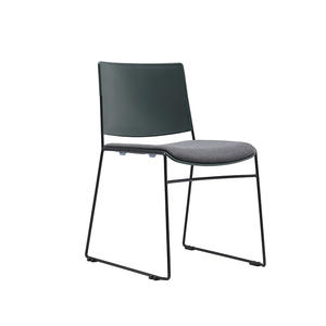 Silla Escolar Apilable Ligera con Base de Trineo y Cojín de Tela para Aula o Sala de Capacitación - Product Image 1