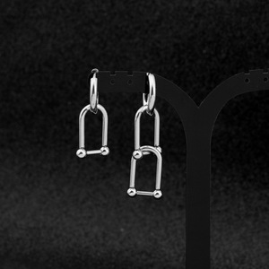Meilleures ventes 2026 : Boucles d'oreilles pendantes en U au design simple et original, unisexe et tendance, en acier inoxydable, bijoux en gros - Product Image 4