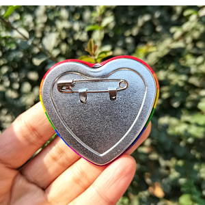 Accessoires de mode promotionnels de mode arc-en-ciel coloré <span class=keywords><strong>insigne</strong></span> en fer blanc personnalisable - Product Image 6