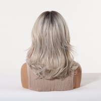 Nouvelle perruque européenne en fibre haute température, gris argenté dégradé, mi-longue, mate, naturellement volumineuse, fabriquée à la machine, 240g, modifiable