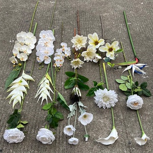 ดอกไม้ประดิษฐ์สีขาวขายส่ง LO-817 คอลเลคชั่นดอกไฮเดรนเยีย ดอกโบตั๋น ดอกกุหลาบ และอื่นๆ สำหรับการเลือกซื้อจำนวนมาก - Product Image 1