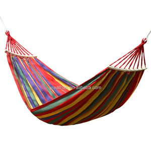 Amaca per adulti a strisce arcobaleno domestico con barra di spargitore di legno e nodi rafforzati - Product Image 1