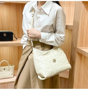 Large-Capacity Genuine Leather Lady Fashion Shoulder <strong>Bag</strong> Zipper Crossbody Strap Soft Underarm Pouch for Women Daily Travel - Product Image 2