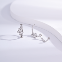 Maßgefertigte Klassische Unisex-Ohrringe Rhodium-Plattiert Epoxid-Blumen Huggie 925 Sterling Silber Feiner Schmuck