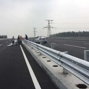 Roadside galvanizado aço guardrail estrada segurança barreira