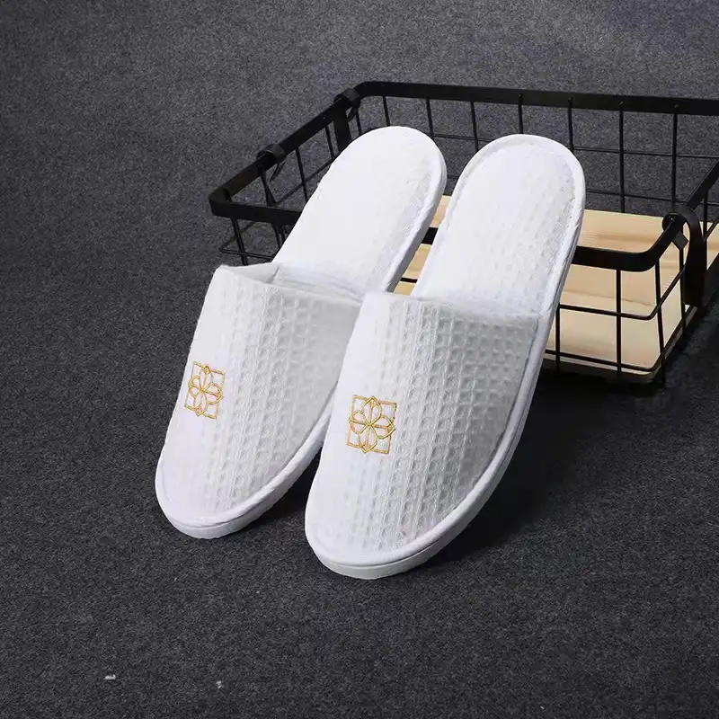 Zapatillas de hotel desechables para adultos, con logotipo bordado personalizado, color blanco, para todas las estaciones, SPA, viaje, centro de belleza